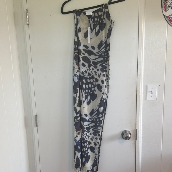 Stillwater Supply Co. Dresses & Skirts - Stylish Midi Dress in Black and Cream